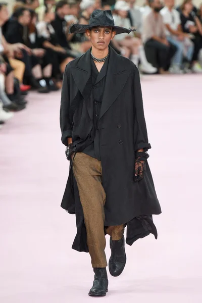 Look 30